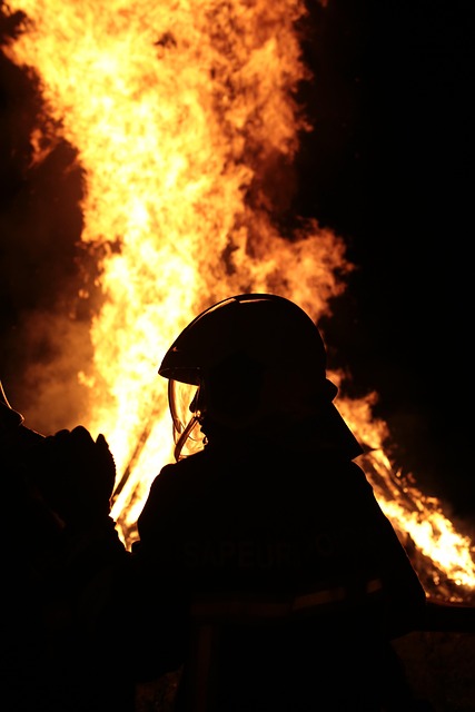 San Antonio's Fire Restoration: Emergency Tarping Solutions for Board-Up Services